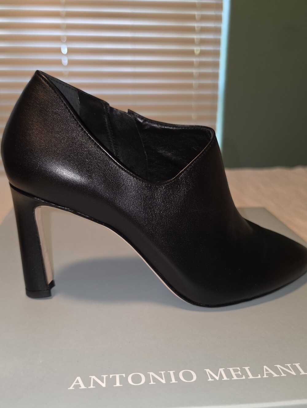 Antonio Melani Sofie Black Heels NEW In Box